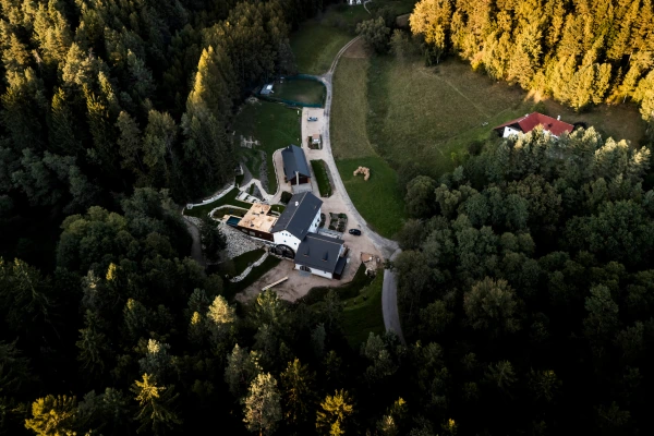 Podhlavický mlýn z dronu